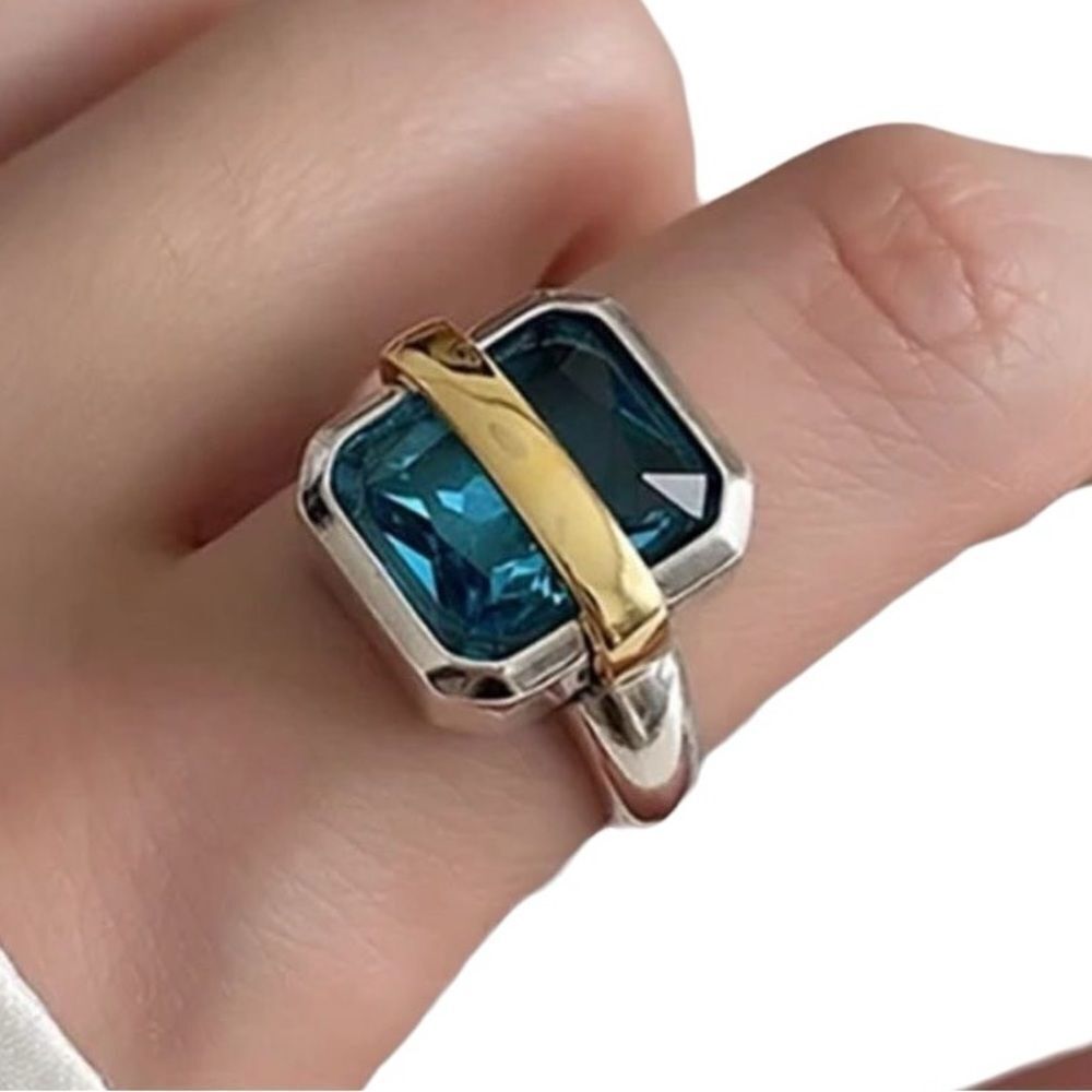 The Big Blue two tone statement ring in 925 silver with Cubic zirconium